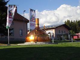 Brauerei Rothaus: Kessel vor dem Brauereigelnde